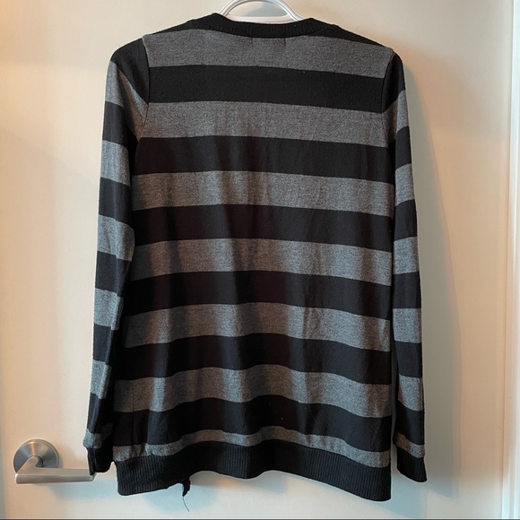 🛍3 for $25🛍 H&M Black & Grey Striped Cardigan - Picture 3 of 3